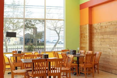 El Pollo Con Tajadas - Pupusas Restaurant