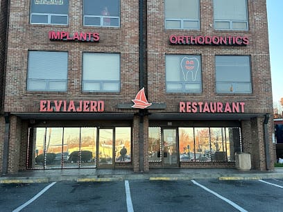 El Viajero Restaurant (The Traveler) - Pupusas Restaurant
