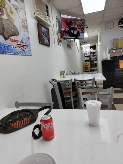 Luchaz pupuseria y restaurante - Pupusas Restaurant