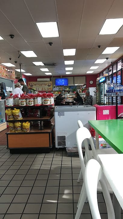 Mercado La Fiesta - Pupusas Restaurant