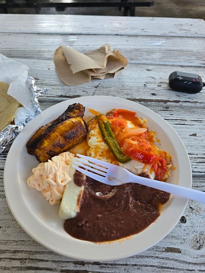 PUPUSERIA LAS CHISPAS - Pupusas Restaurant
