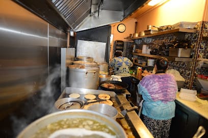 Reina's Restaurant - Pupusas Restaurant